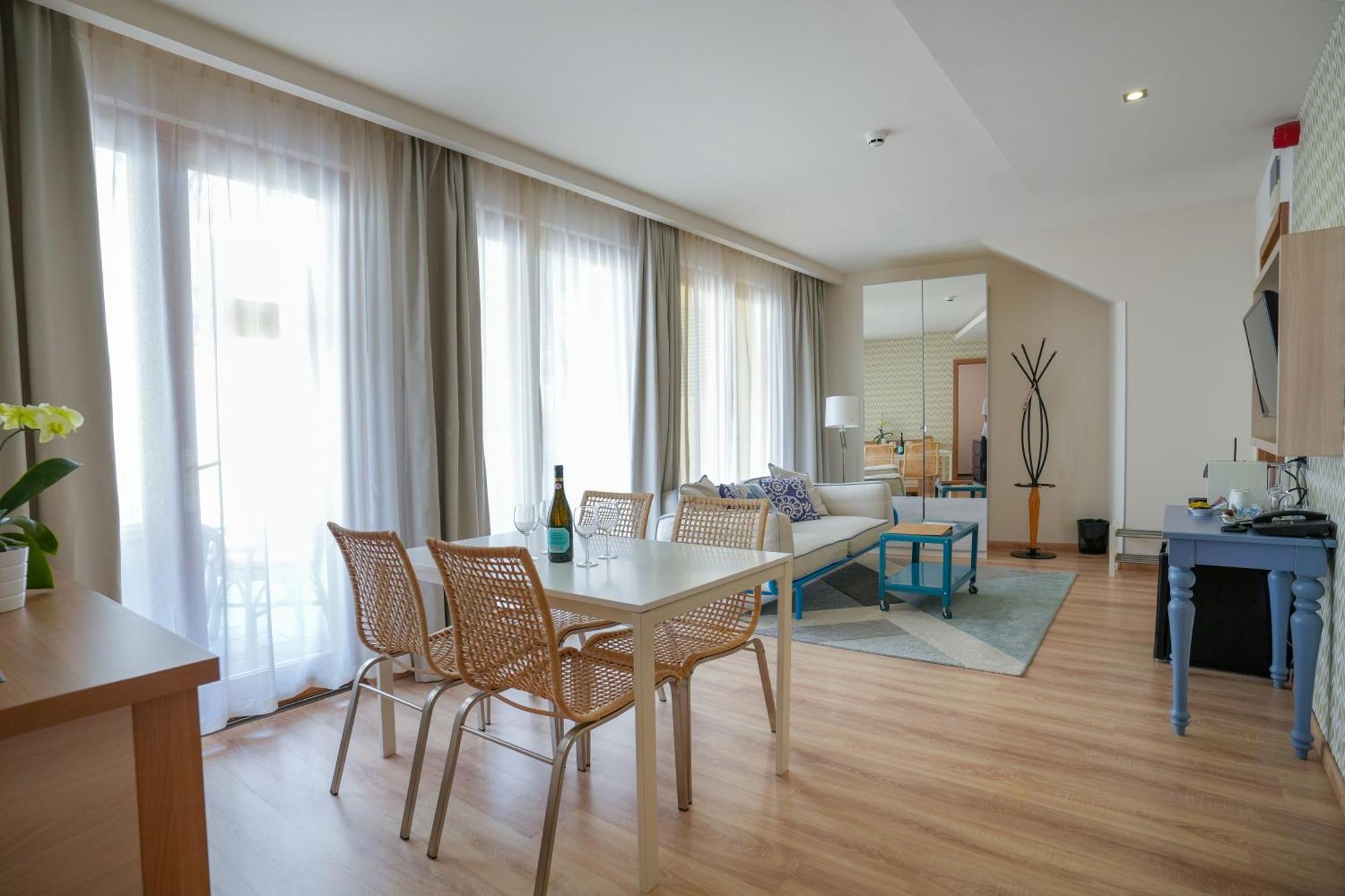 Imola Udvarhaz Dessert Hotel Eger Luaran gambar