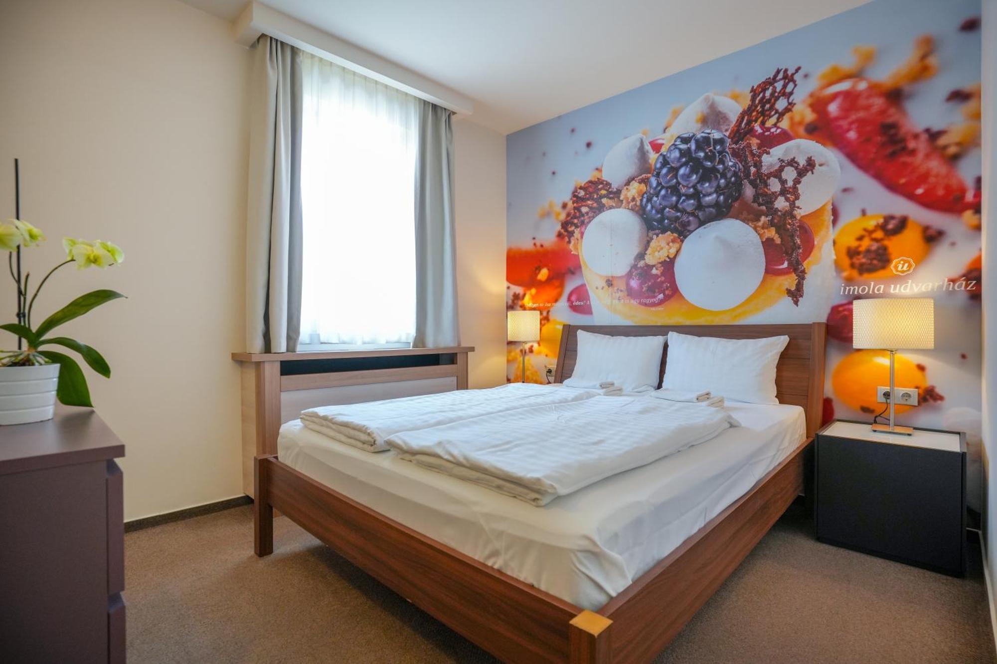 Imola Udvarhaz Dessert Hotel Eger Luaran gambar
