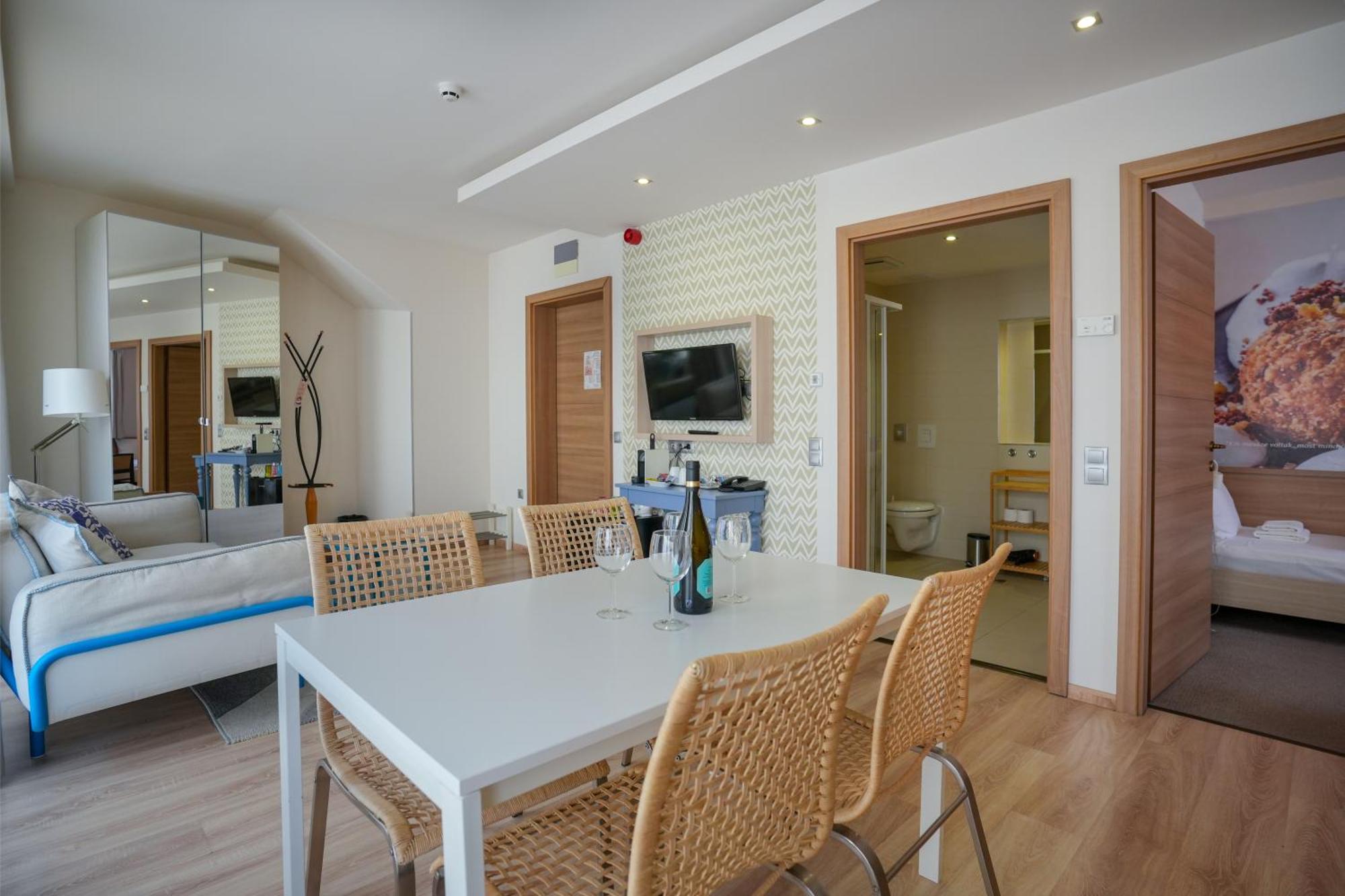 Imola Udvarhaz Dessert Hotel Eger Luaran gambar