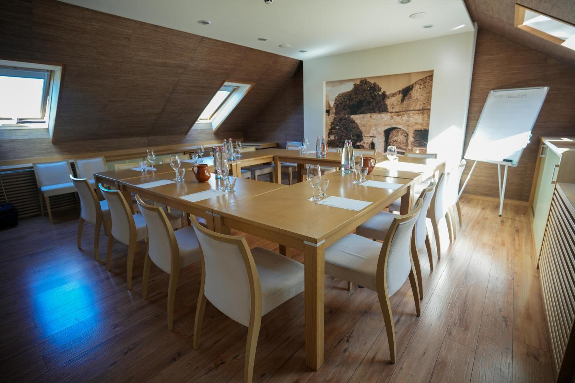 Imola Udvarhaz Dessert Hotel Eger Luaran gambar
