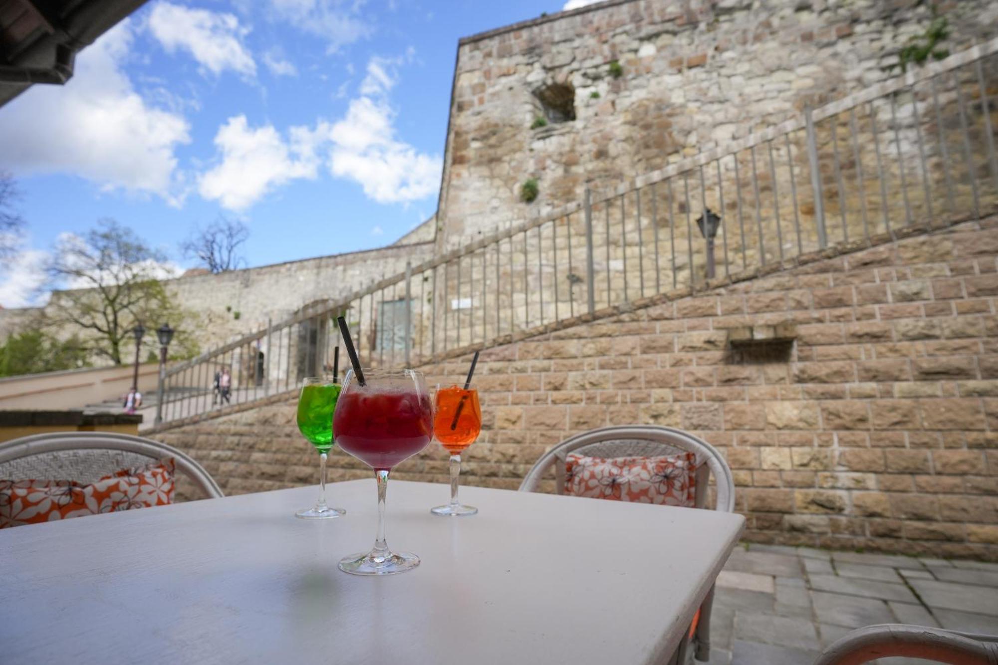 Imola Udvarhaz Dessert Hotel Eger Luaran gambar