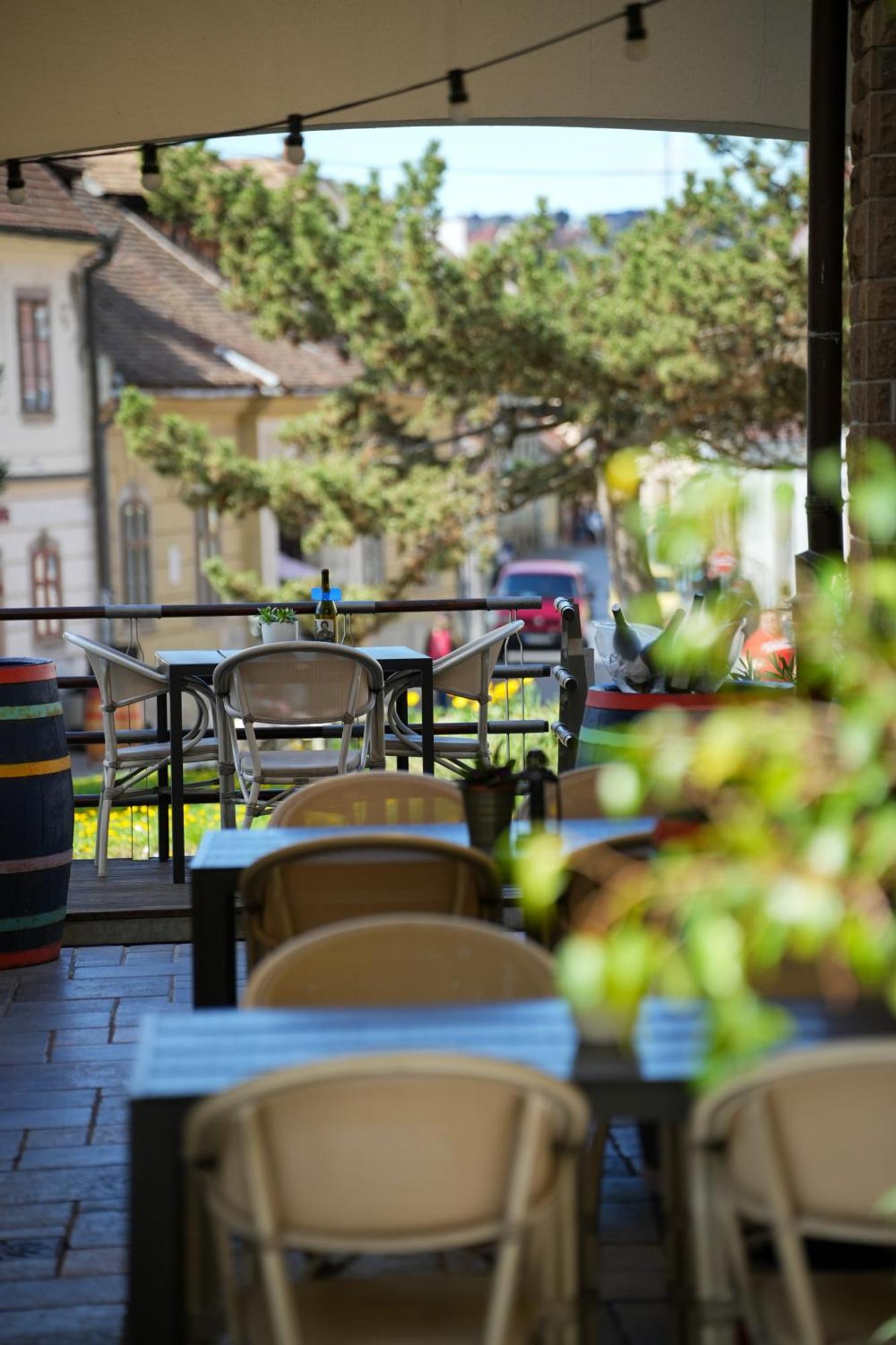 Imola Udvarhaz Dessert Hotel Eger Luaran gambar
