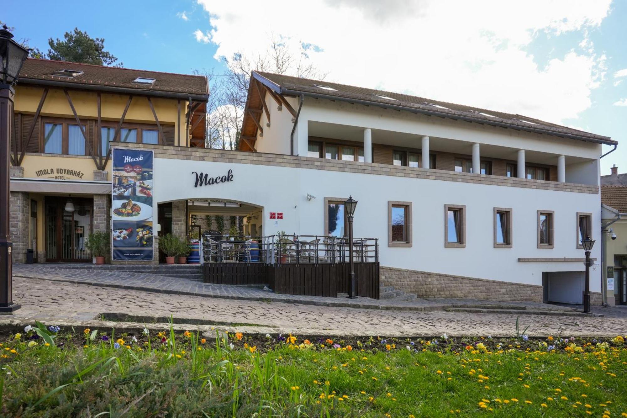 Imola Udvarhaz Dessert Hotel Eger Luaran gambar