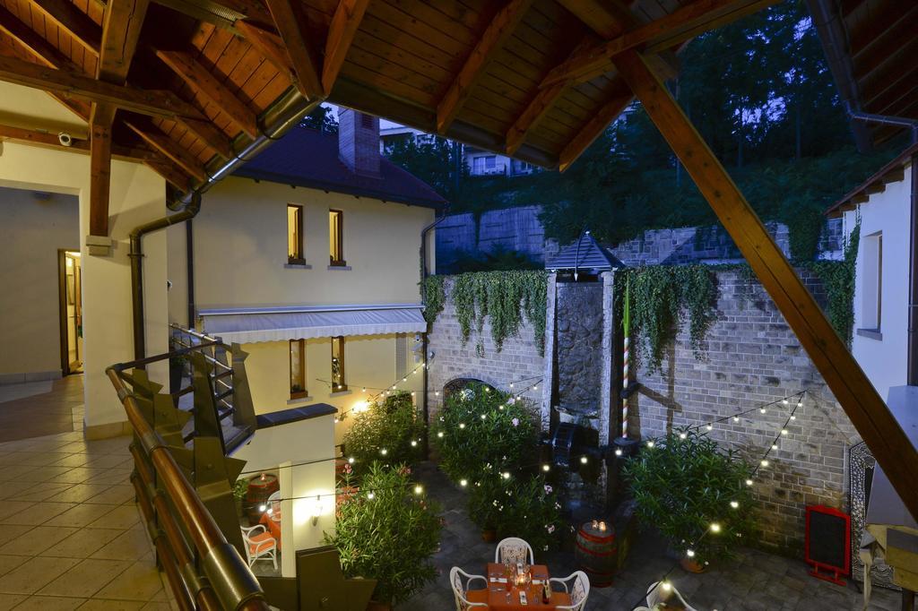 Imola Udvarhaz Dessert Hotel Eger Luaran gambar