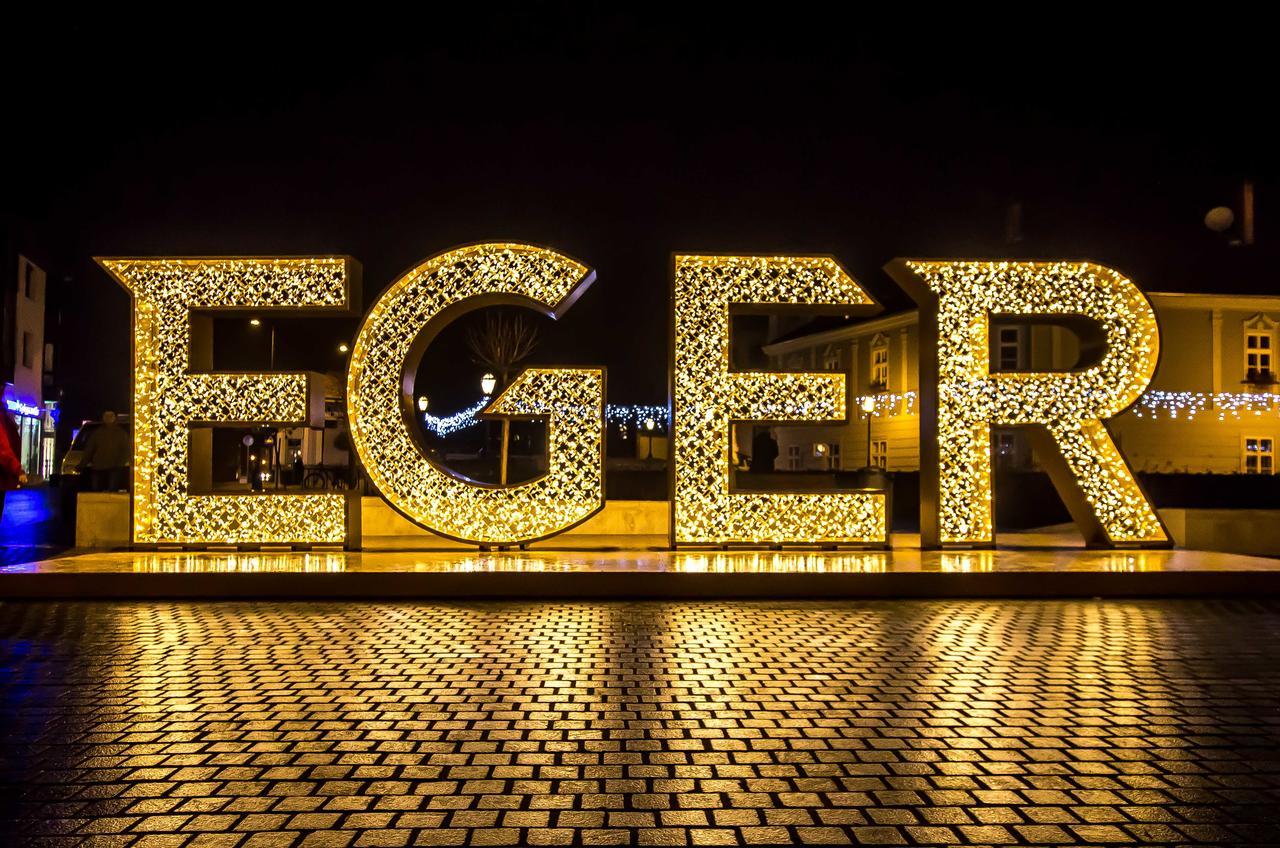 Imola Udvarhaz Dessert Hotel Eger Luaran gambar