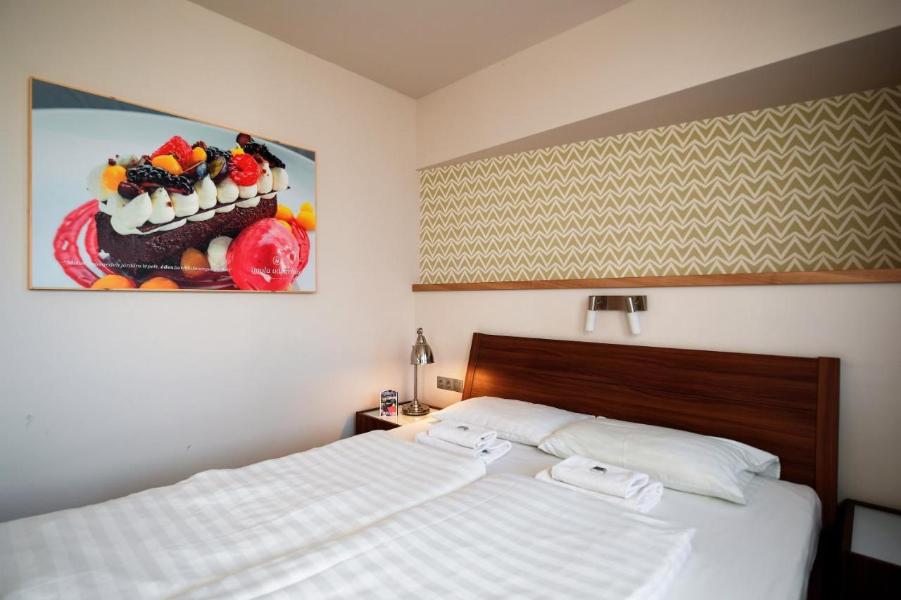 Imola Udvarhaz Dessert Hotel Eger Luaran gambar