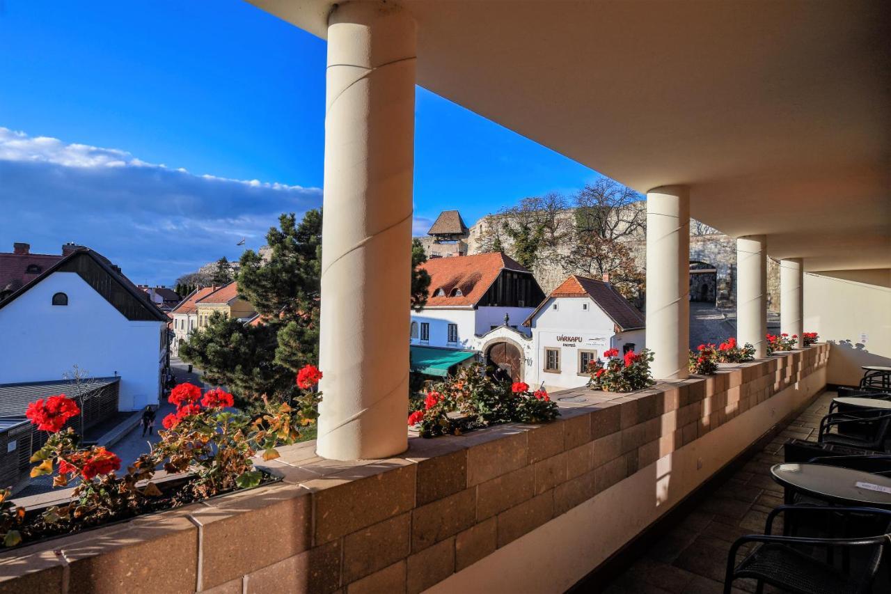 Imola Udvarhaz Dessert Hotel Eger Luaran gambar