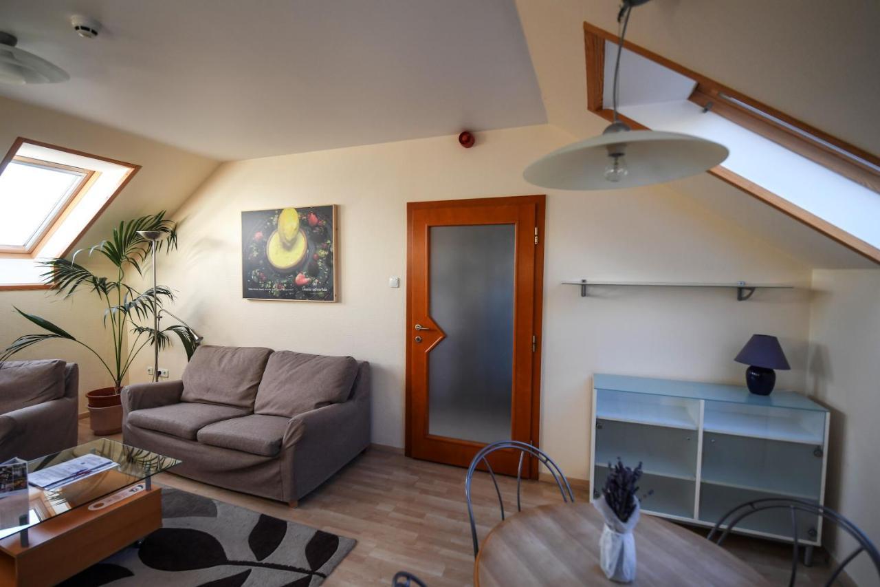 Imola Udvarhaz Dessert Hotel Eger Luaran gambar