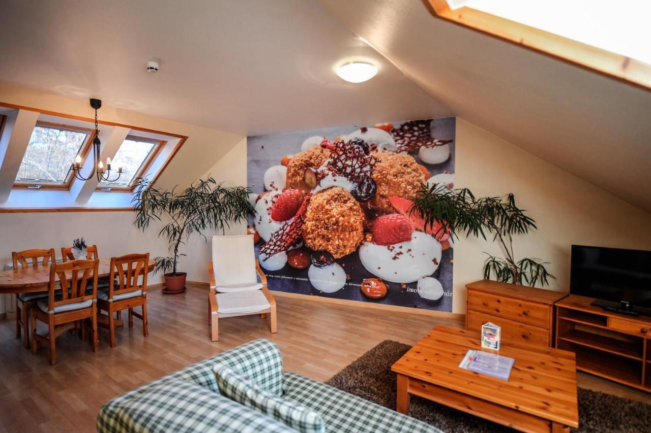 Imola Udvarhaz Dessert Hotel Eger Luaran gambar